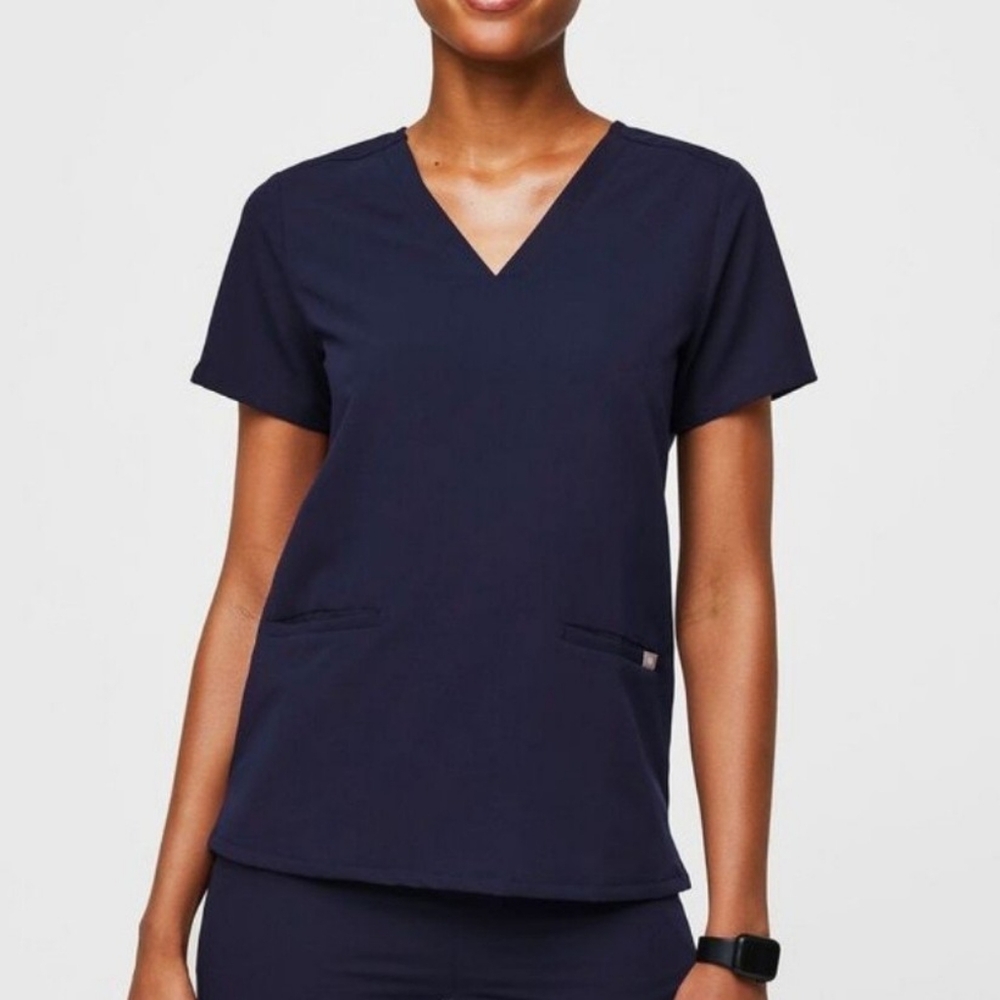 FIGS scrubs Casma Three-Pocket Scrub Top